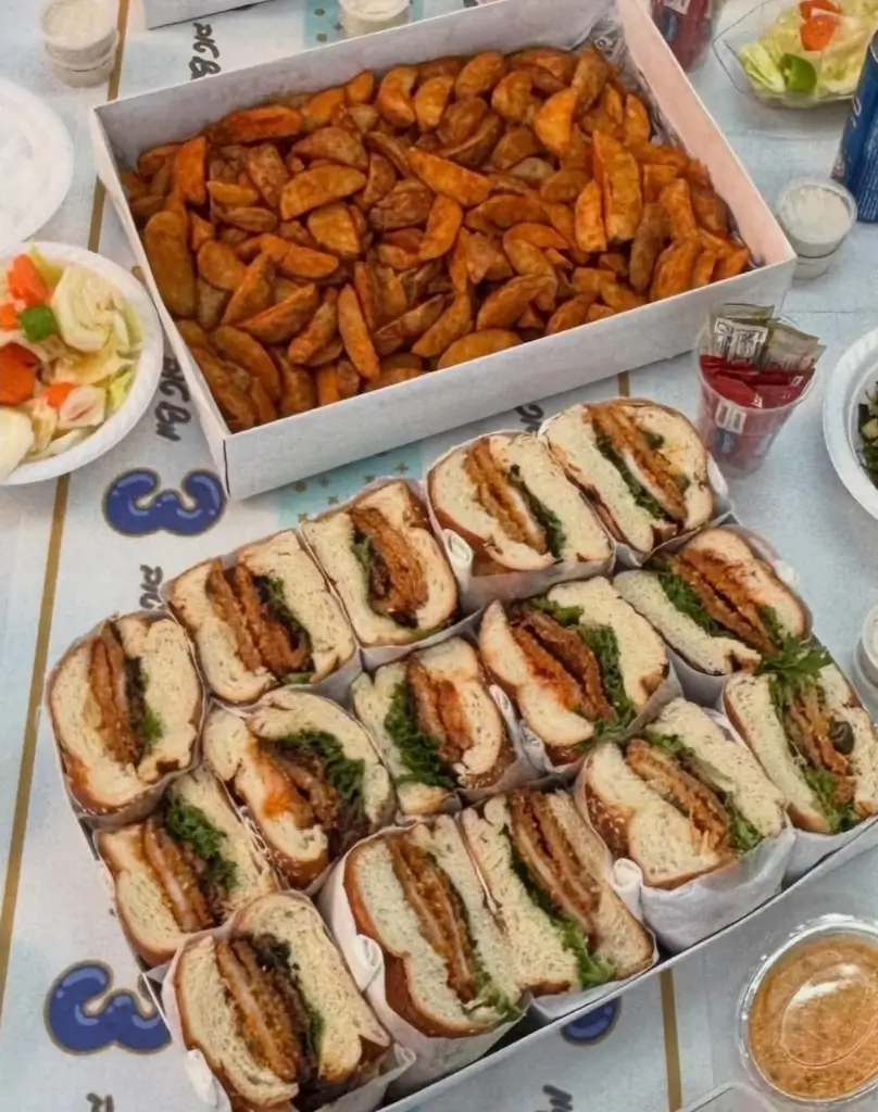 מגש חלות שניצל ופוטטוס לאירועים